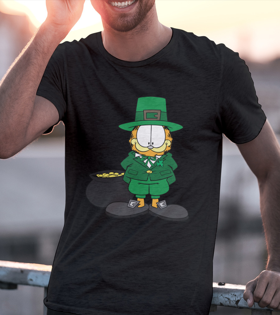 Garfield St. Patrick's Day Leprechaun With Pot Of Gold T-Shirt