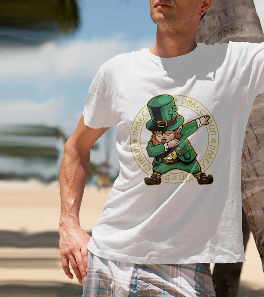 St Patrick's Day Dabbing Leprechaun With Shamrock Hat T-Shirt