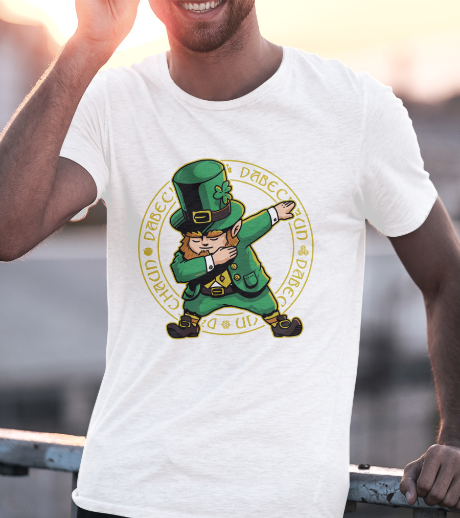 St Patrick's Day Dabbing Leprechaun With Shamrock Hat T-Shirt