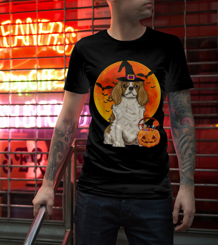 Halloween Cavalier Charles Spaniel With Pumpkin And Bats T-Shirt