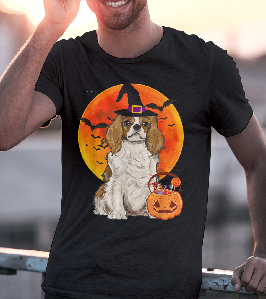 Halloween Cavalier Charles Spaniel With Pumpkin And Bats T-Shirt