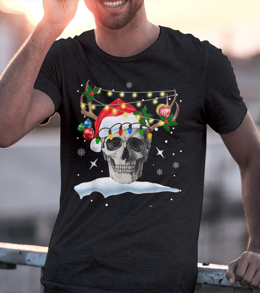 Skull Reindeer Christmas Funny Santa Hat Antlers Holiday Lights Snowflakes T-Shirt
