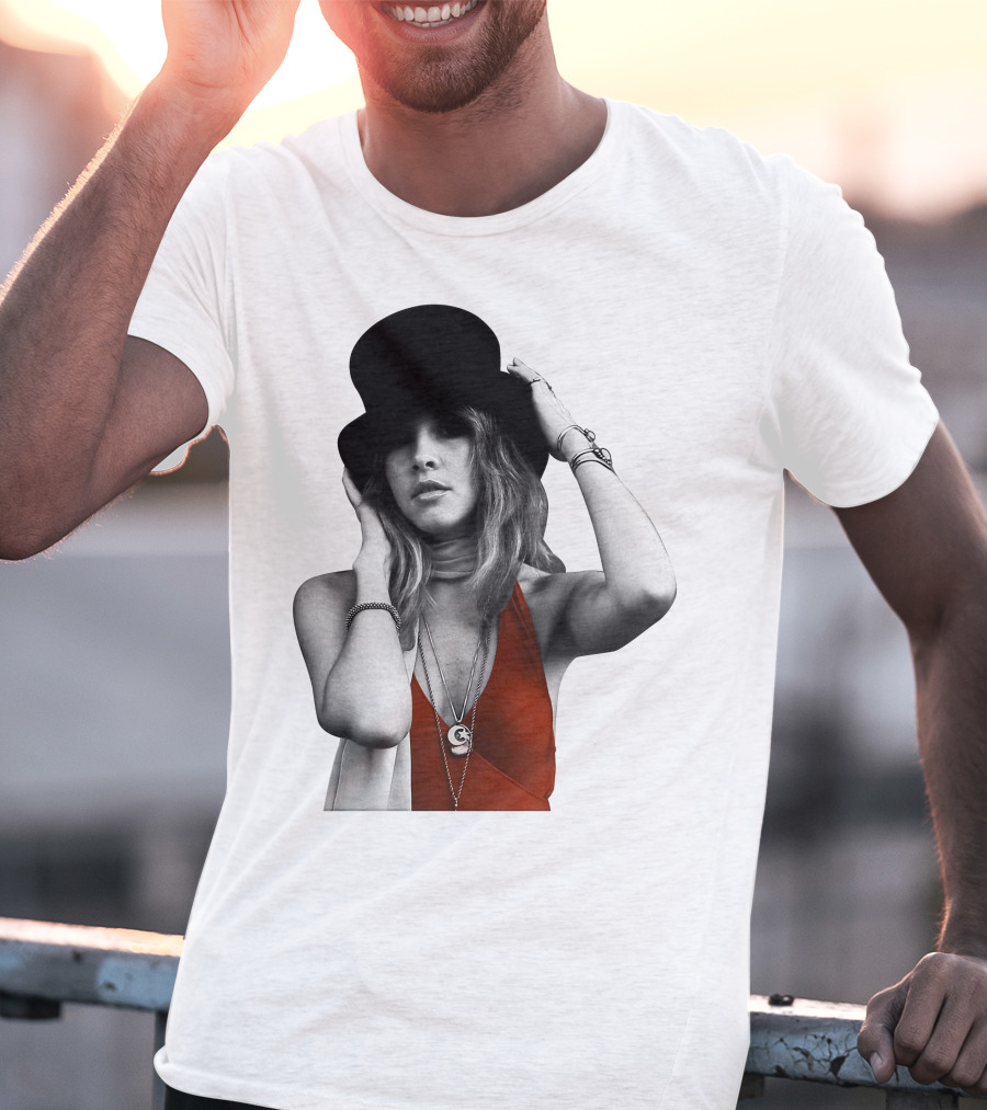 Vintage Style Woman With Hat And Jewelry T-Shirt