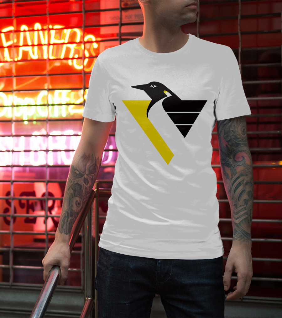 Pittsburgh Penguins Retro Penguin Triangles T-Shirt