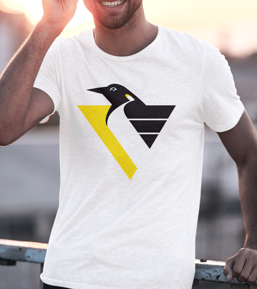 Pittsburgh Penguins Retro Penguin Triangles T-Shirt