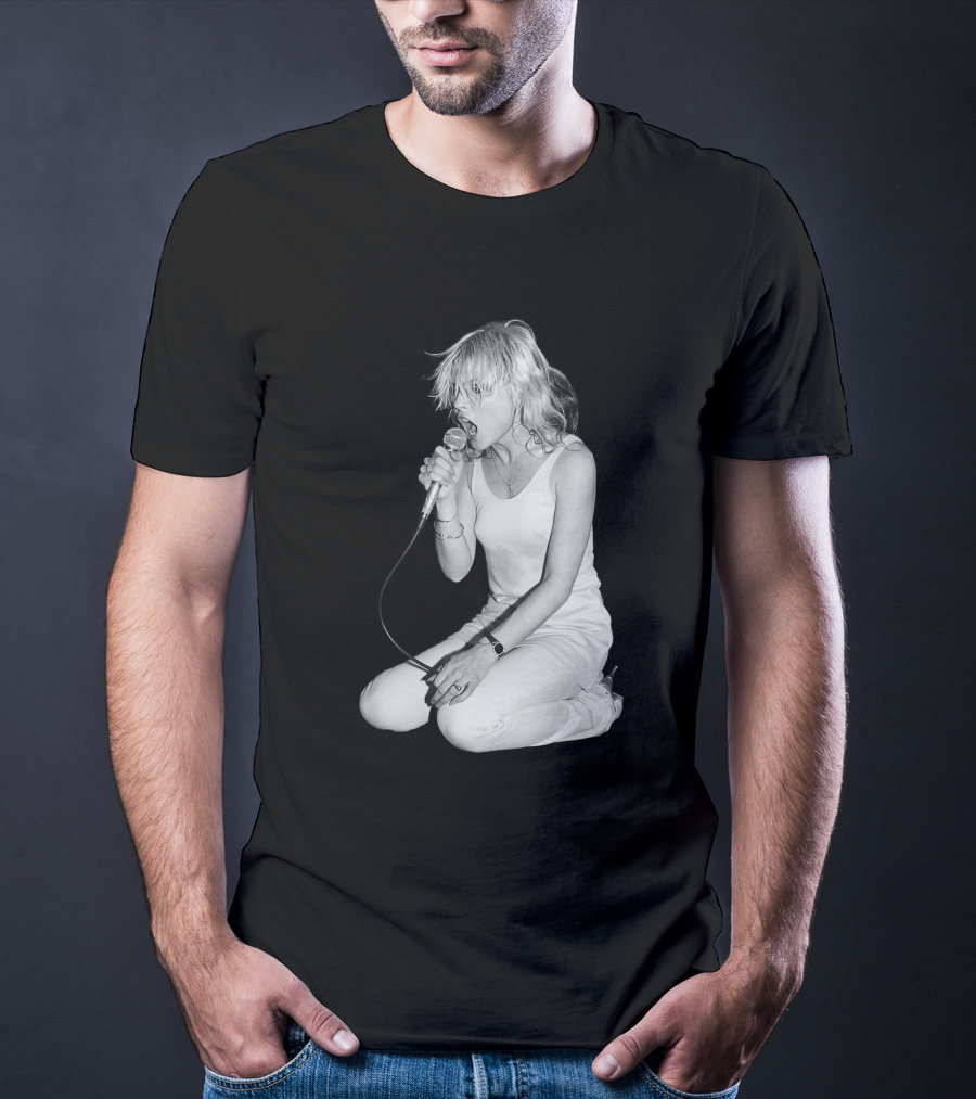 Bld 9 Concert Performer In White Ensemble T-Shirt