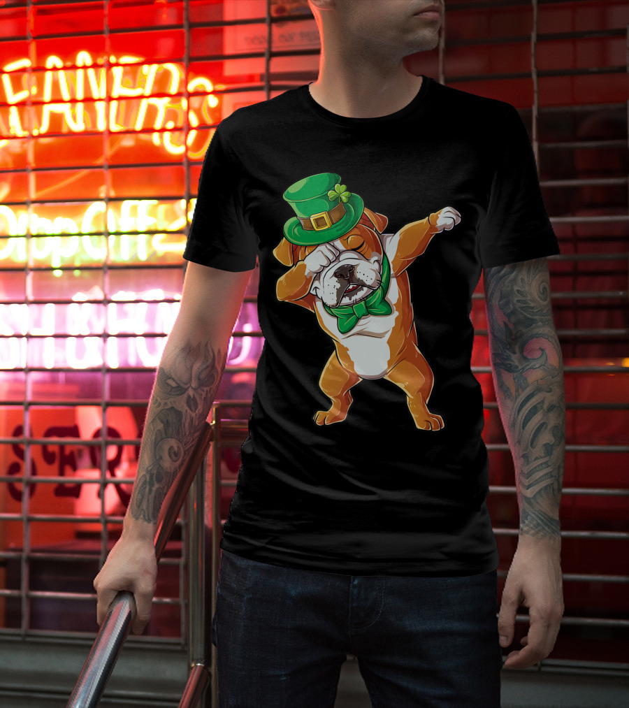 Dabbing English Bulldog St Patricks Day Leprechaun Hat Bow Tie T-Shirt