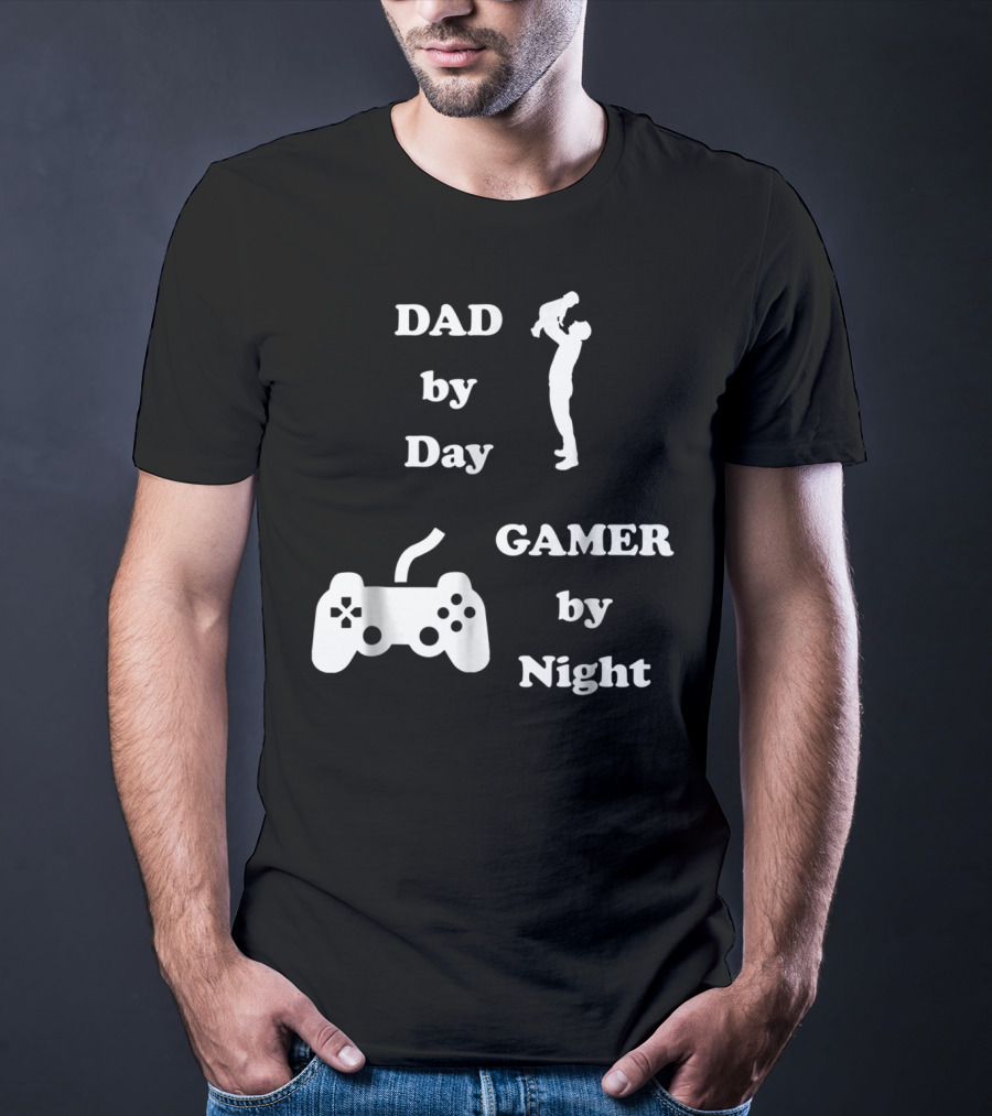DAD By Day GAMER By Night Gamer Dad Controller T-Shirt