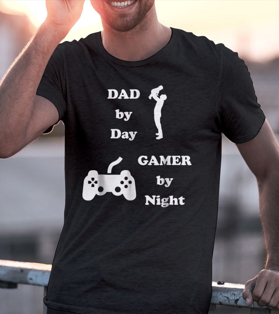 DAD By Day GAMER By Night Gamer Dad Controller T-Shirt