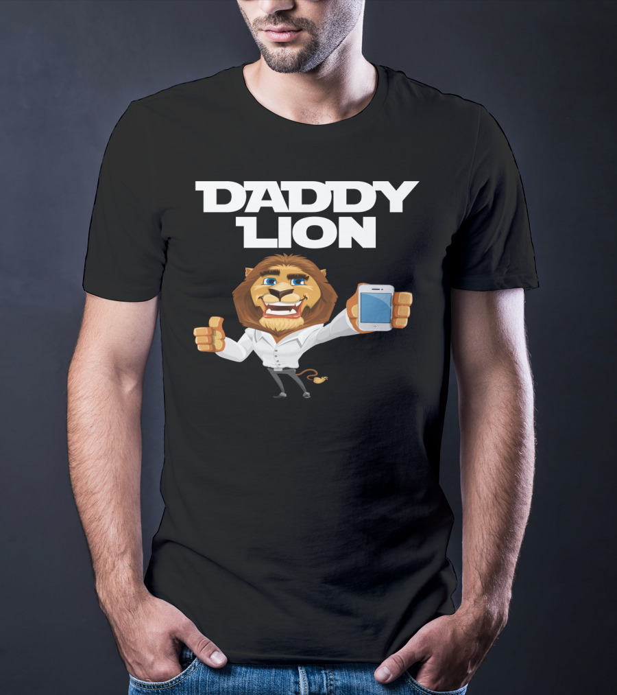 Daddy Lion With Smartphone Thumbs Up T-Shirt