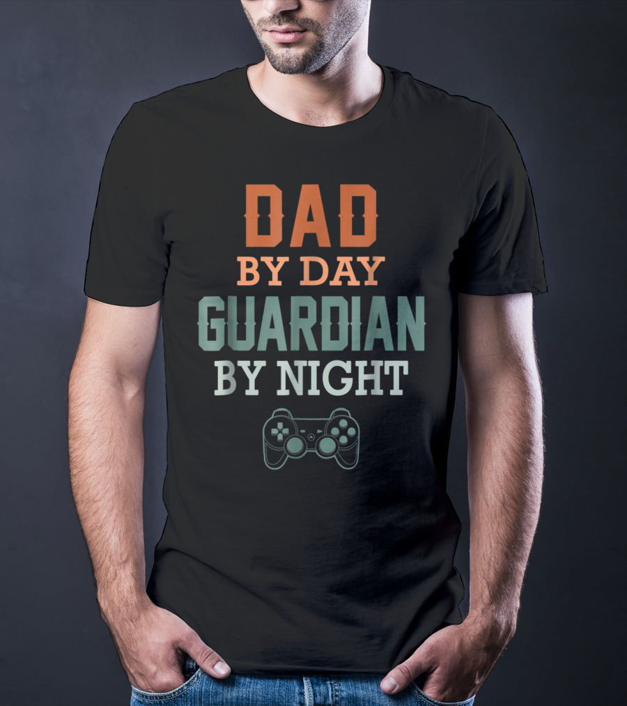 DAD BY DAY GUARDIAN BY NIGHT Gaming Controller T-Shirt