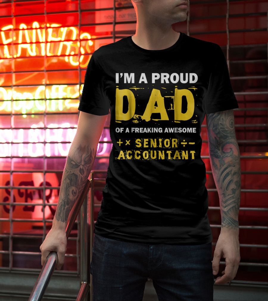 I'm A Proud Dad Of A Freaking Awesome Senior Accountant T-Shirt