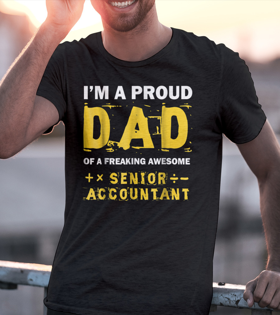 I'm A Proud Dad Of A Freaking Awesome Senior Accountant T-Shirt