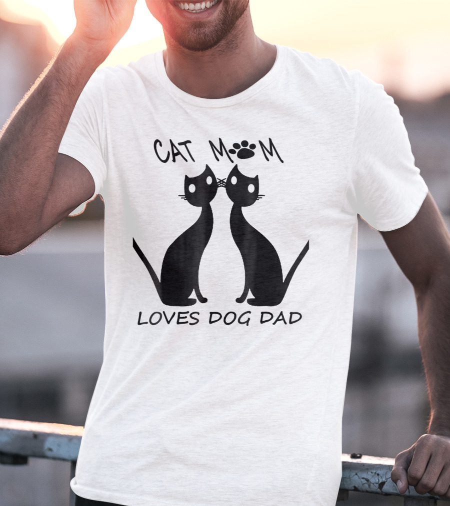 Cat Mom Paw Print Loves Dog Dad Cats T-Shirt