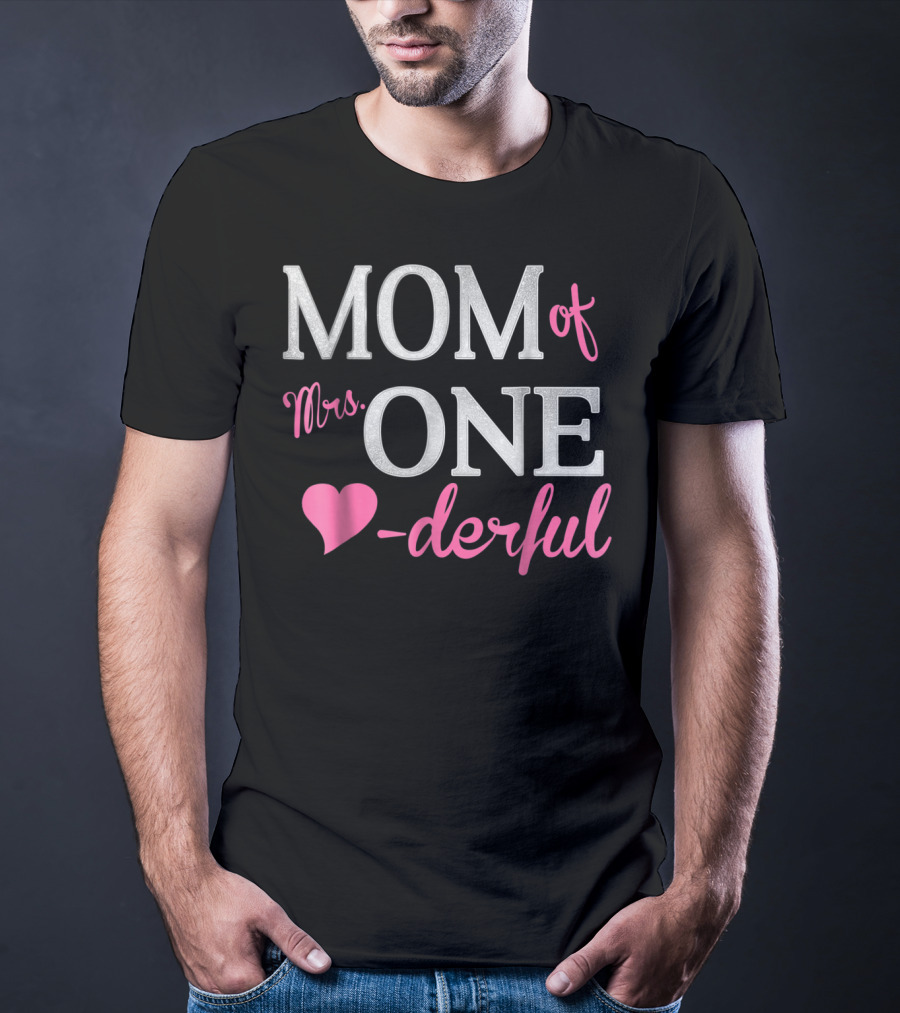 MOM Of Mrs. ONE-derful Heart Design First Birthday T-Shirt