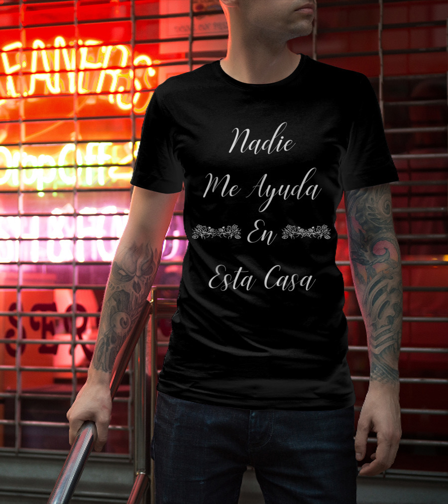 Nadie Me Ayuda En Esta Casa Wife Mom Tee76 Floral Accents T-Shirt