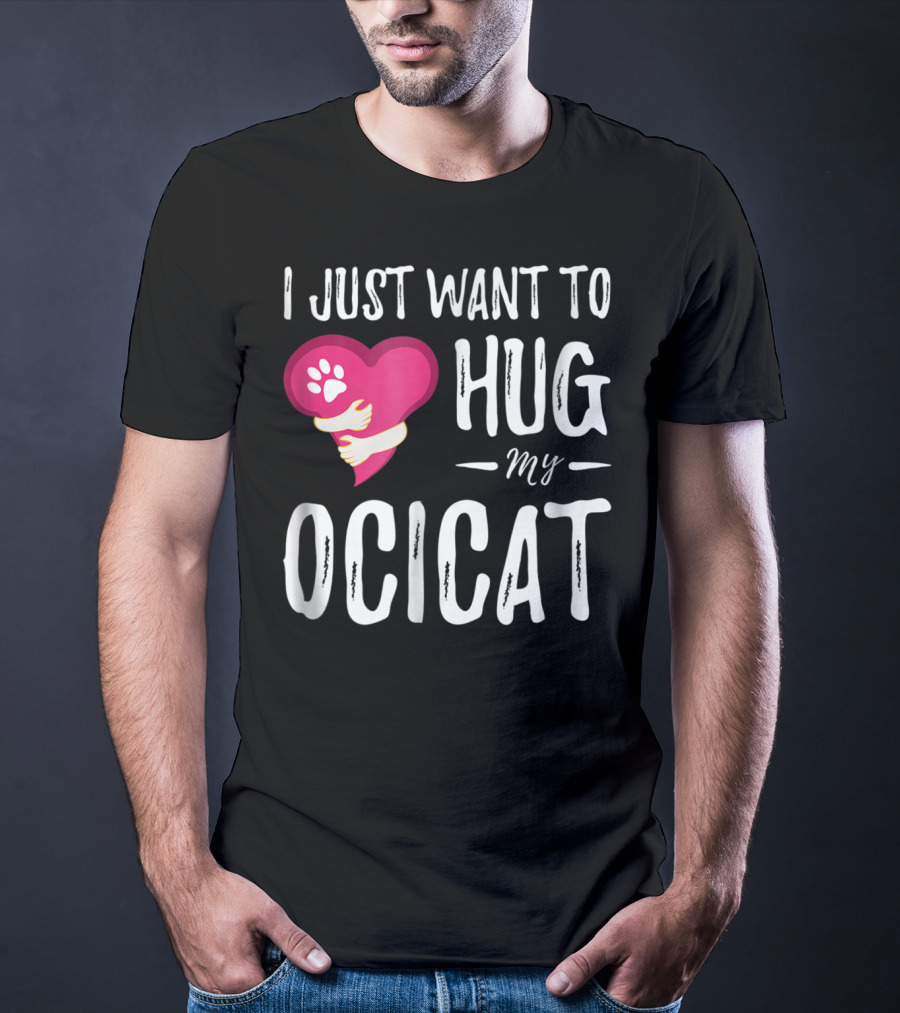 I Just Want To Hug My Ocicat Cat Lover Mom Hugging Idea92 T-Shirt