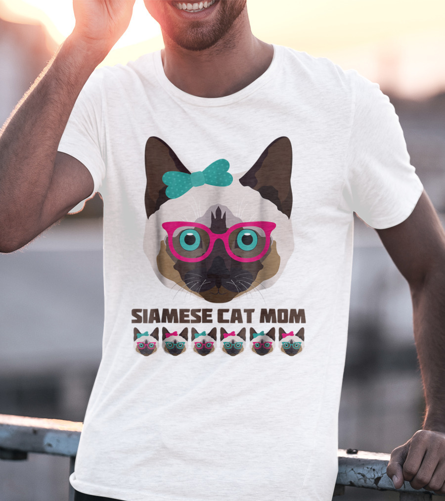 Siamese Cat Mom Cute Funny Cat Lover With Glasses And Bow T-Shirt