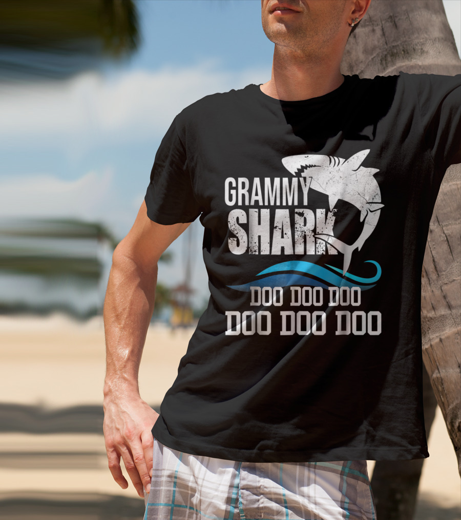 Grammy Shark Doo Doo Doo Mother Mom Grandma Halloween Christmas42 T-Shirt