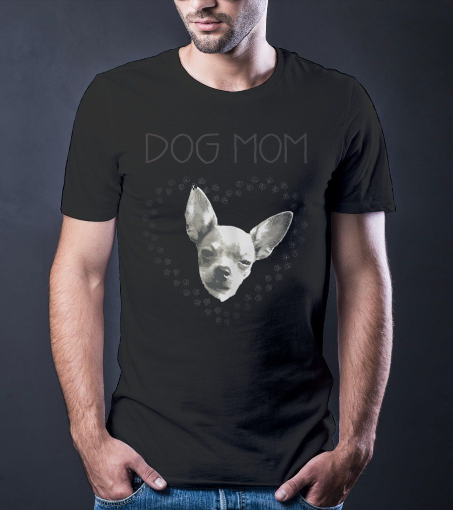 DOG MOM Chihuahua Paw Print Heart T-Shirt