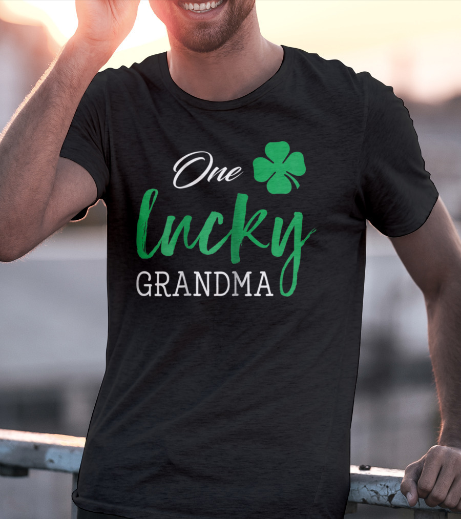 One Lucky Grandma Shamrock St Patrick's Day T-Shirt