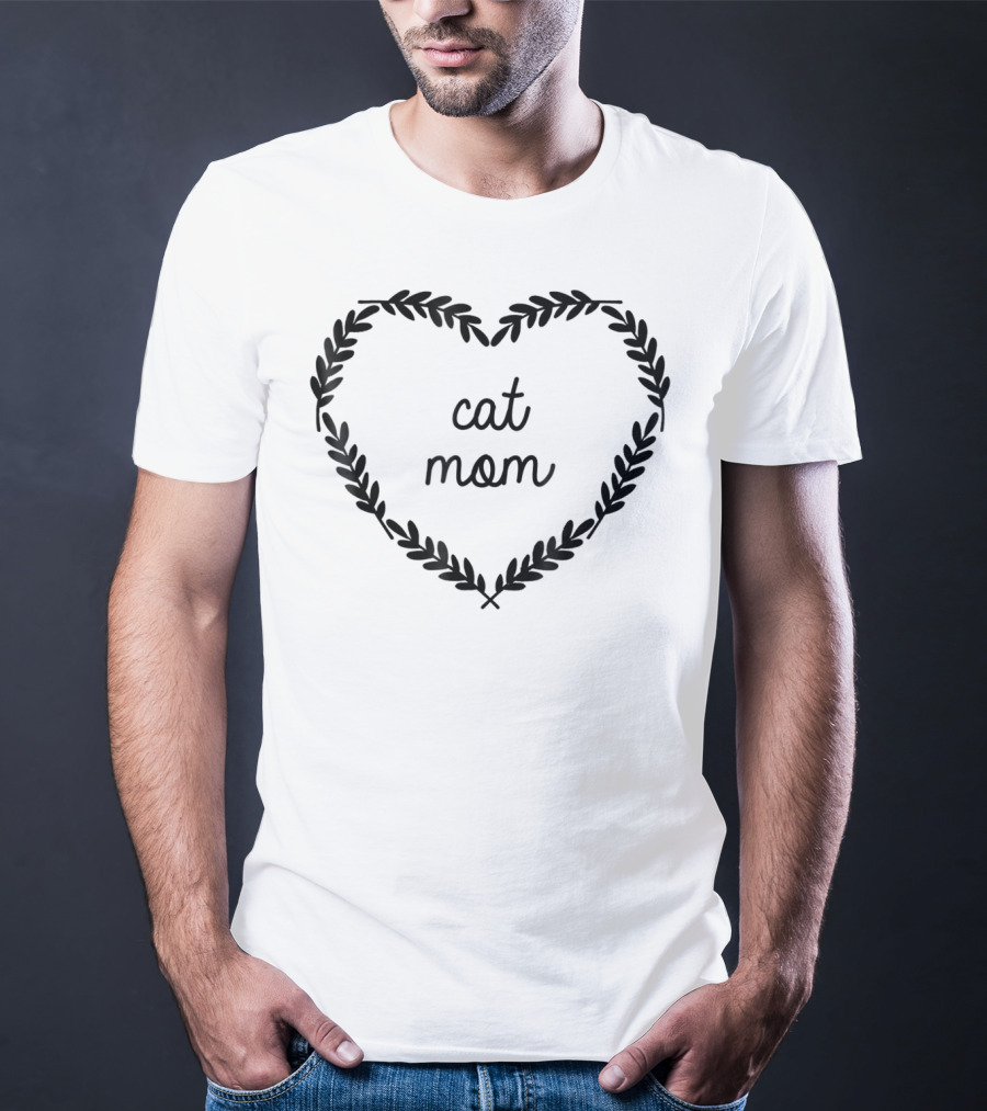 Cat Mom Love Heart Wreath T-Shirt