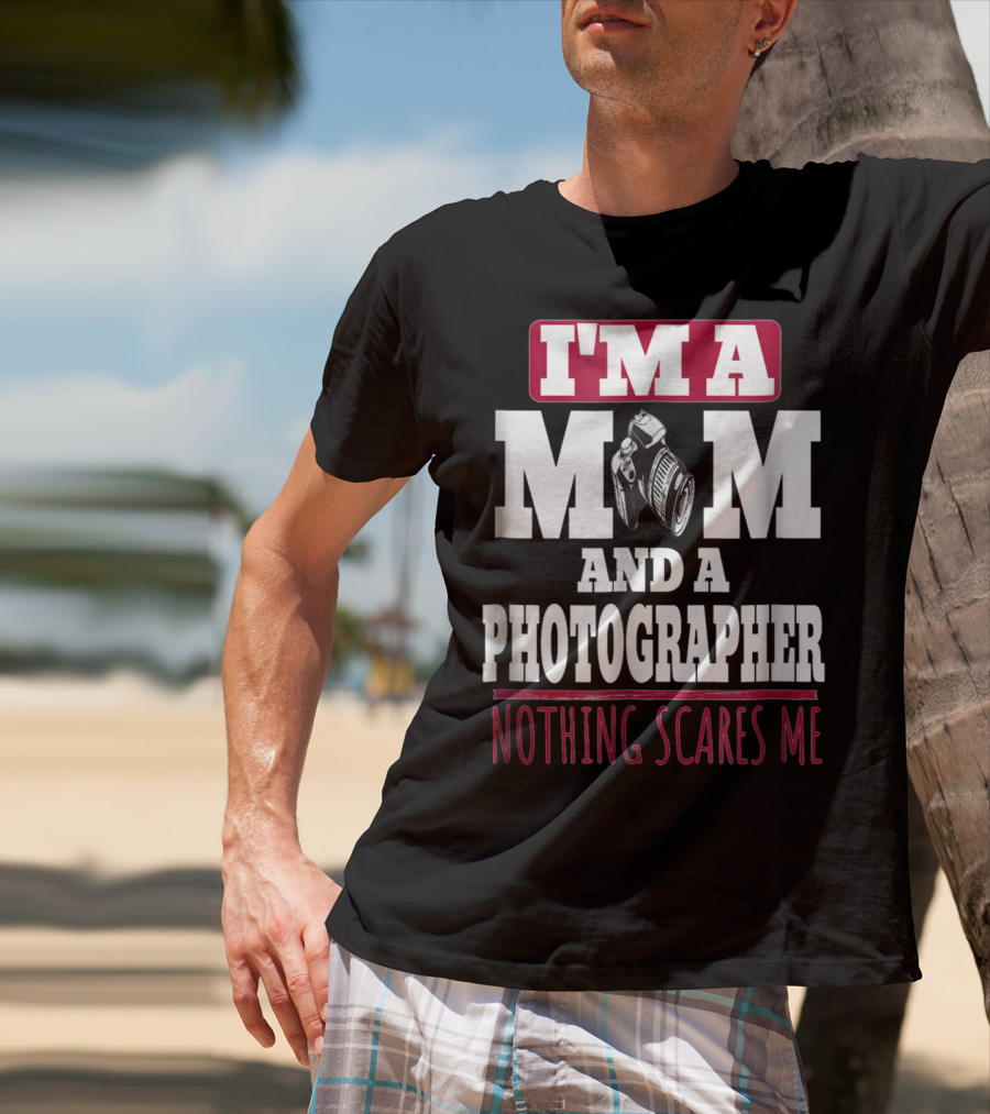 I'm A Mom And A Photographer Nothing Scares Me T-Shirt