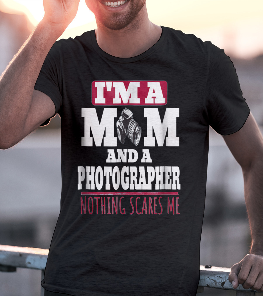 I'm A Mom And A Photographer Nothing Scares Me T-Shirt