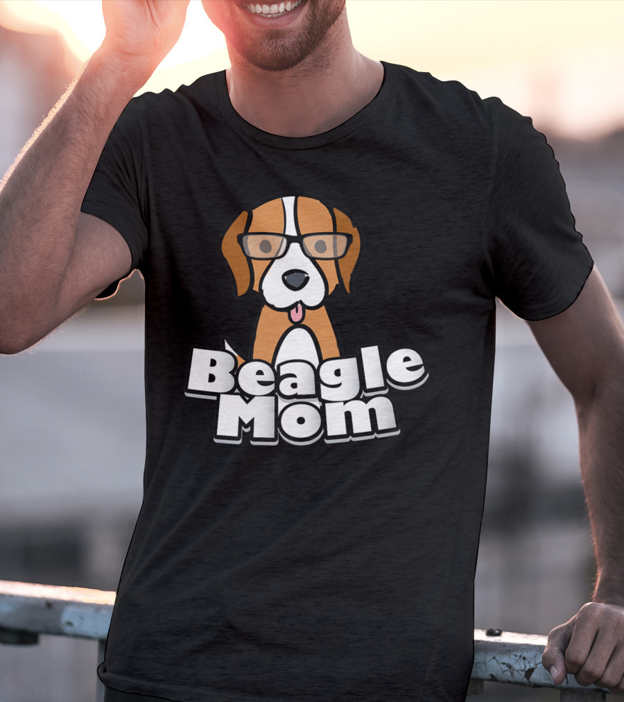 Beagle Mom Cute Dog With Glasses T-Shirt
