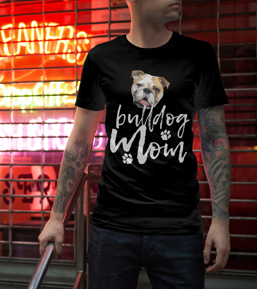 Bulldog Mom Adorable Dog Face With Paw Prints T-Shirt