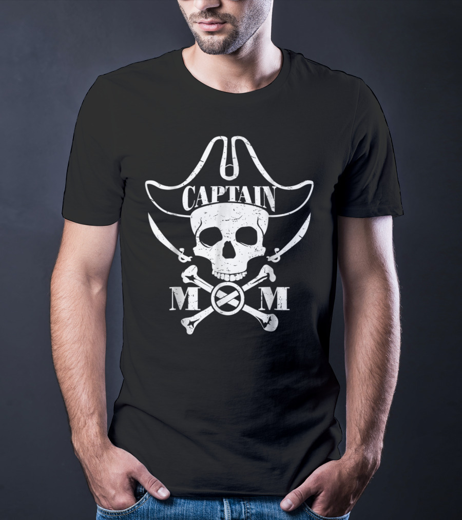 Captain Mom Skull Crossbones Pirate Halloween T-Shirt