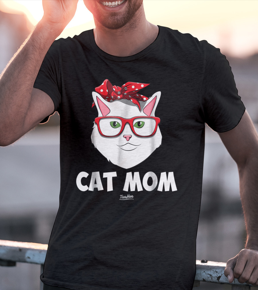 Cat Mom Funny Cat Lover With Glasses And Red Bow T-Shirt