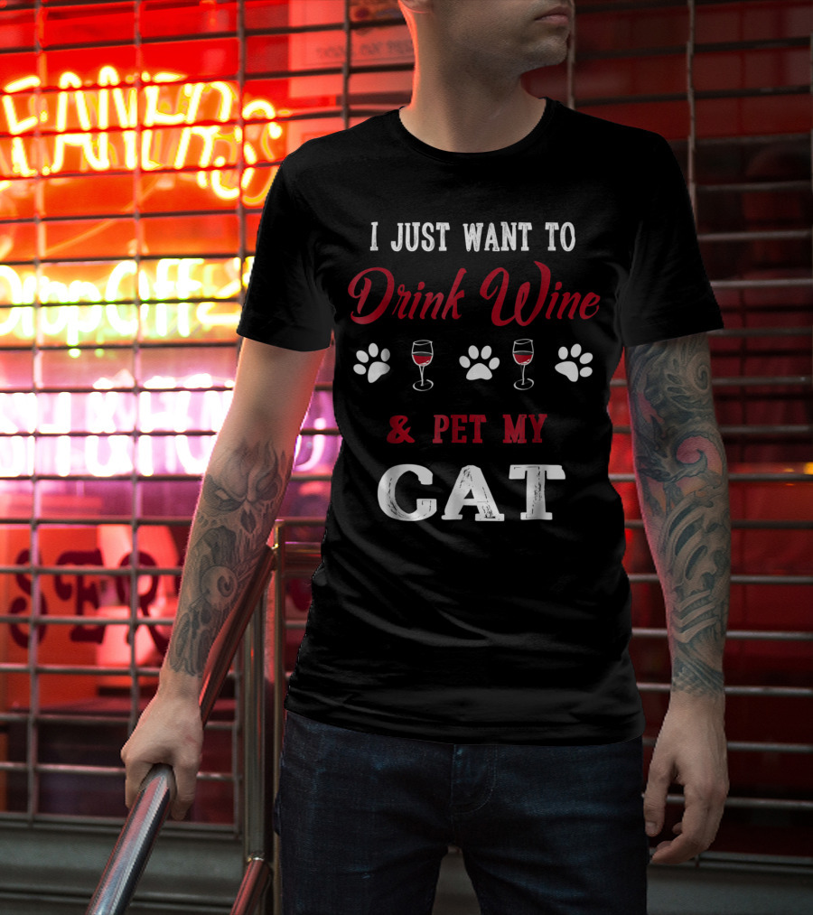 I Just Want To Drink Wine And Pet My Cat Paw Prints Wine Glasses T-Shirt