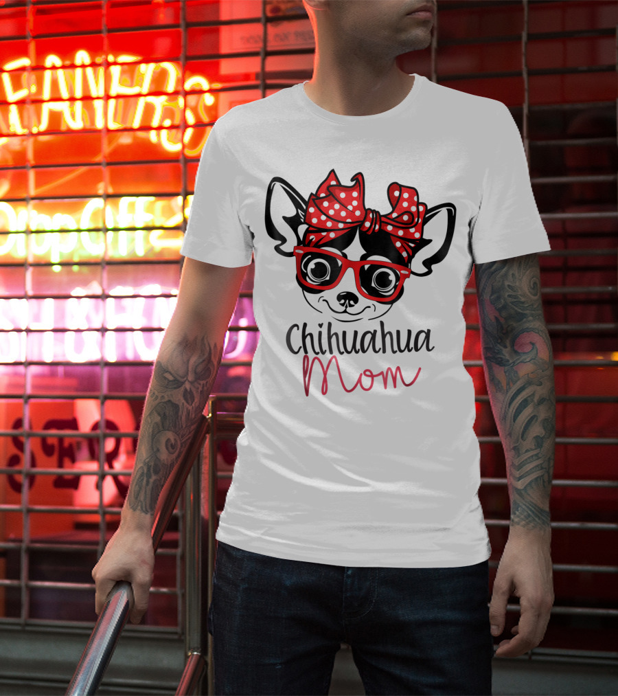 Chihuahua Mom Red Glasses And Polka Dot Bow T-Shirt