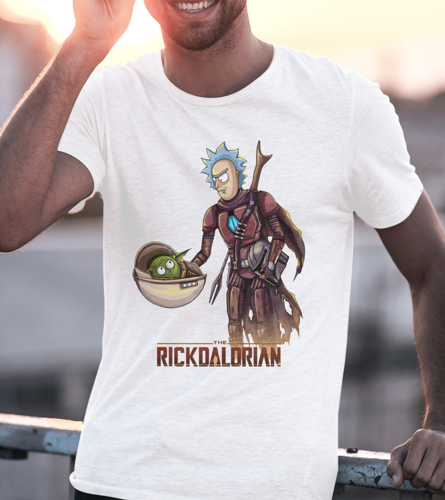 The RICKDALORIAN Sci-Fi Character Fusion With Armor And Green Alien In Pod T-Shirt