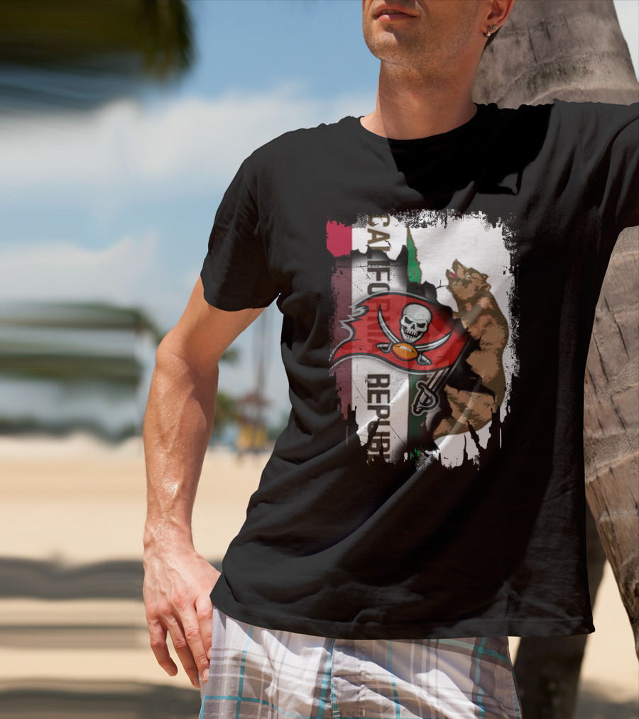 California Republic Bear With Buccaneers Pirate Flag T-Shirt