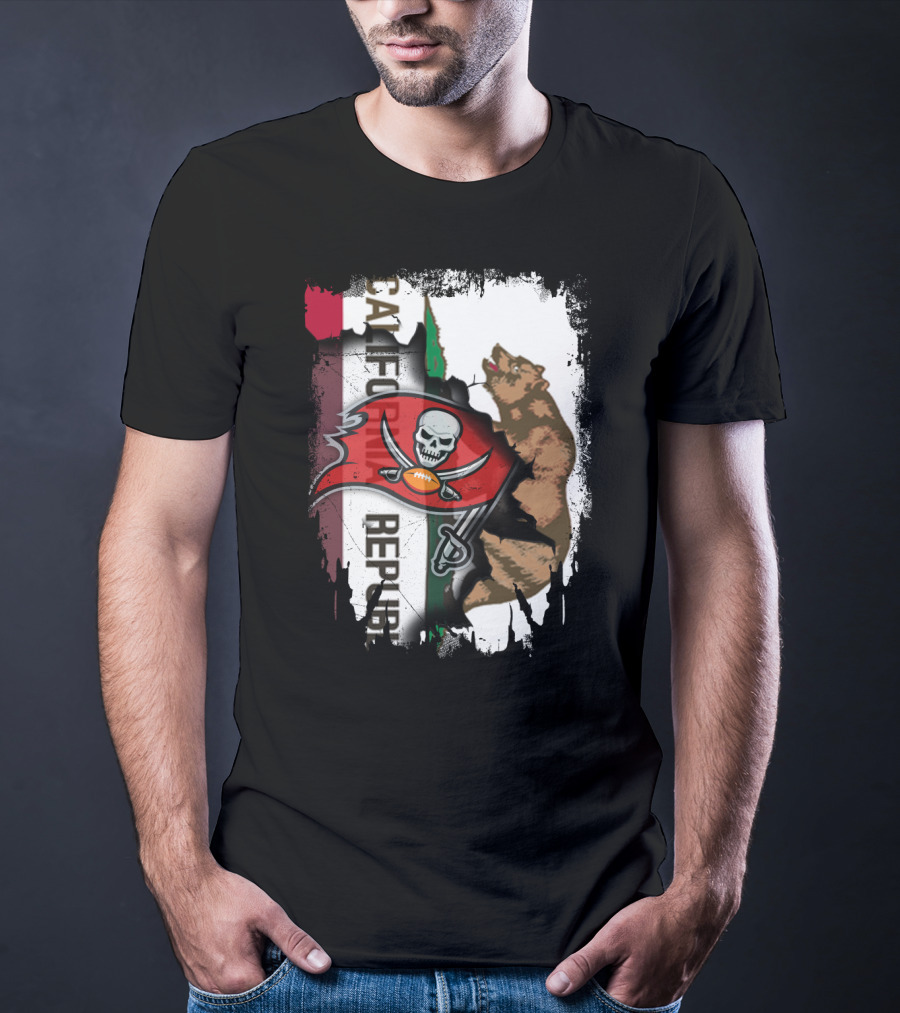 California Republic Bear With Buccaneers Pirate Flag T-Shirt
