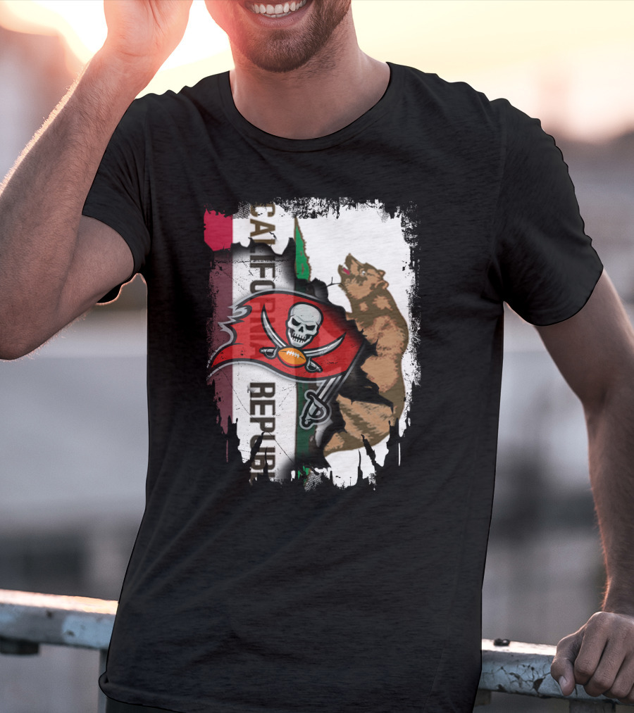California Republic Bear With Buccaneers Pirate Flag T-Shirt