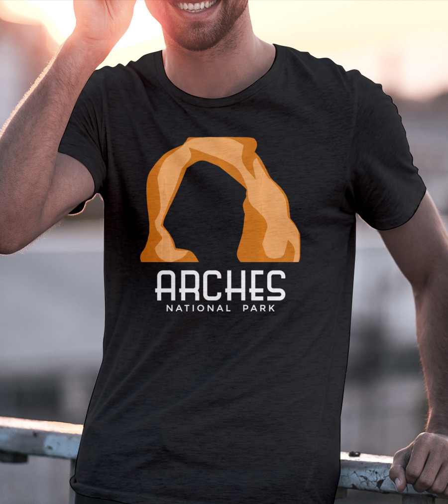 Arches National Park 1929 Moab Utah Iconic Delicate Arch T-Shirt