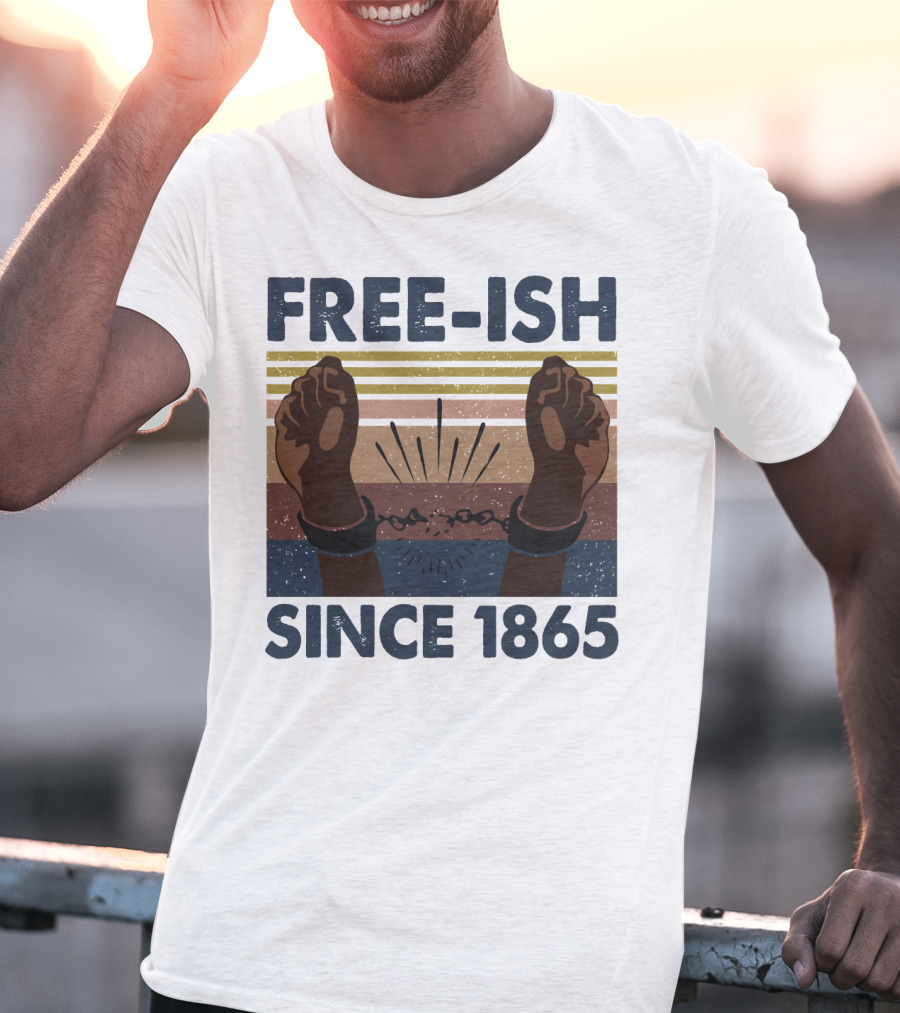 Freeish Since 1865 Vintage Black Day Fists Breaking Chains Retro Stripes T-Shirt