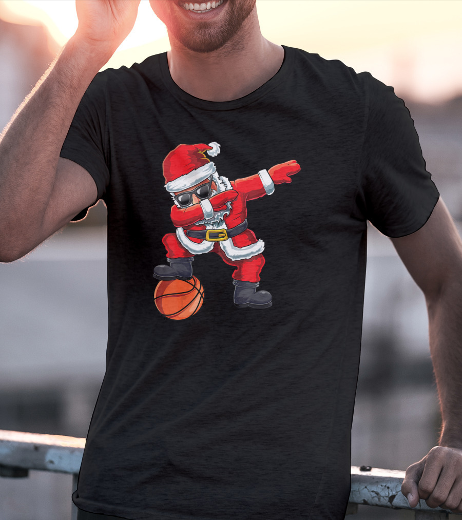 Christmas Santa Dabbing On Basketball Court Holiday Fun T-Shirt