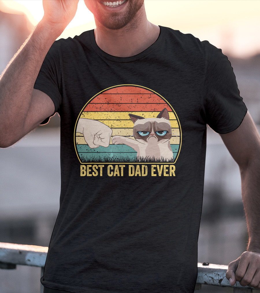 Best Cat Dad Ever Fist Bump Retro Style Cat Daddy T-Shirt