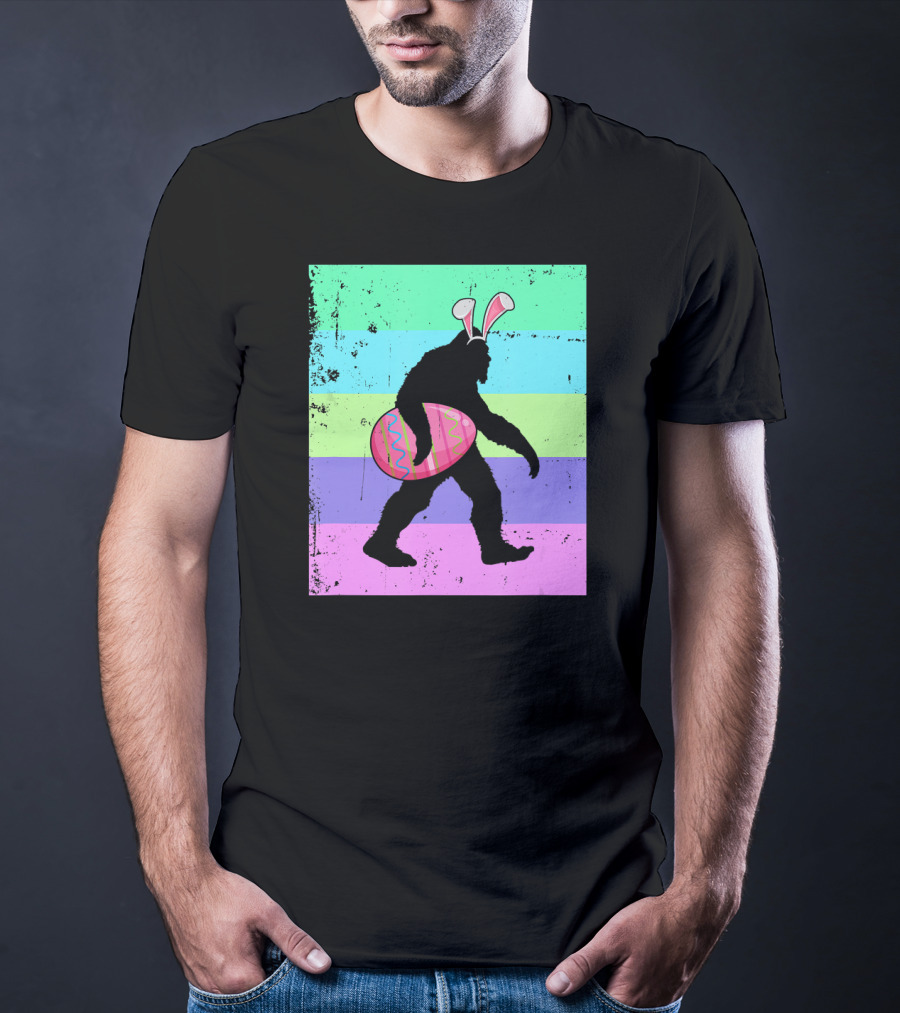 Vintage Bigfoot Easter Bunny Eggs Sasquatch Retro Gradient T-Shirt