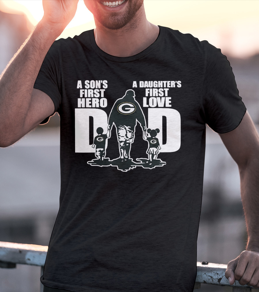 Green Bay Packers Dad A Son’s First Hero A Daughter’s First Love T-Shirt