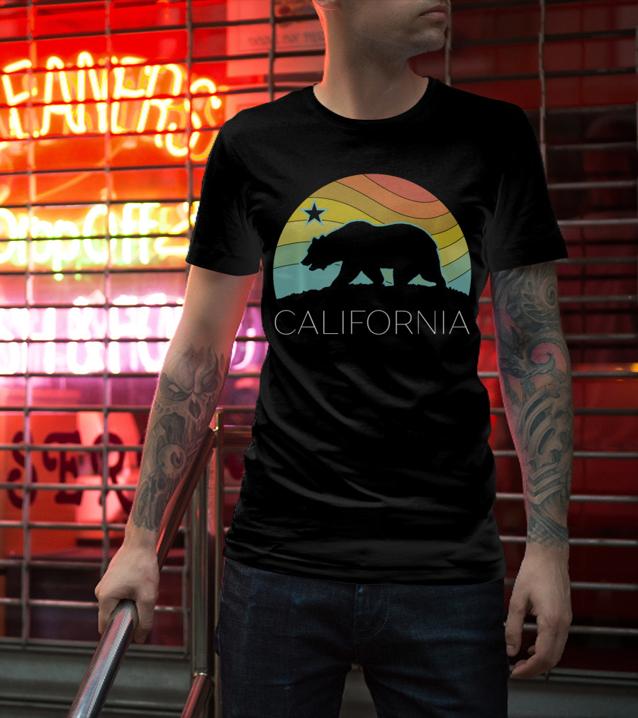 Retro California Bear Vintage Beach Cali Pride Surf 70s 80s Star Rainbow T-Shirt
