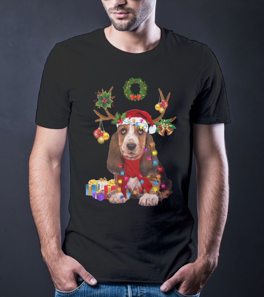 Basset Hound Santa Hat Reindeer Christmas Lights Wreath Holiday Gifts T-Shirt