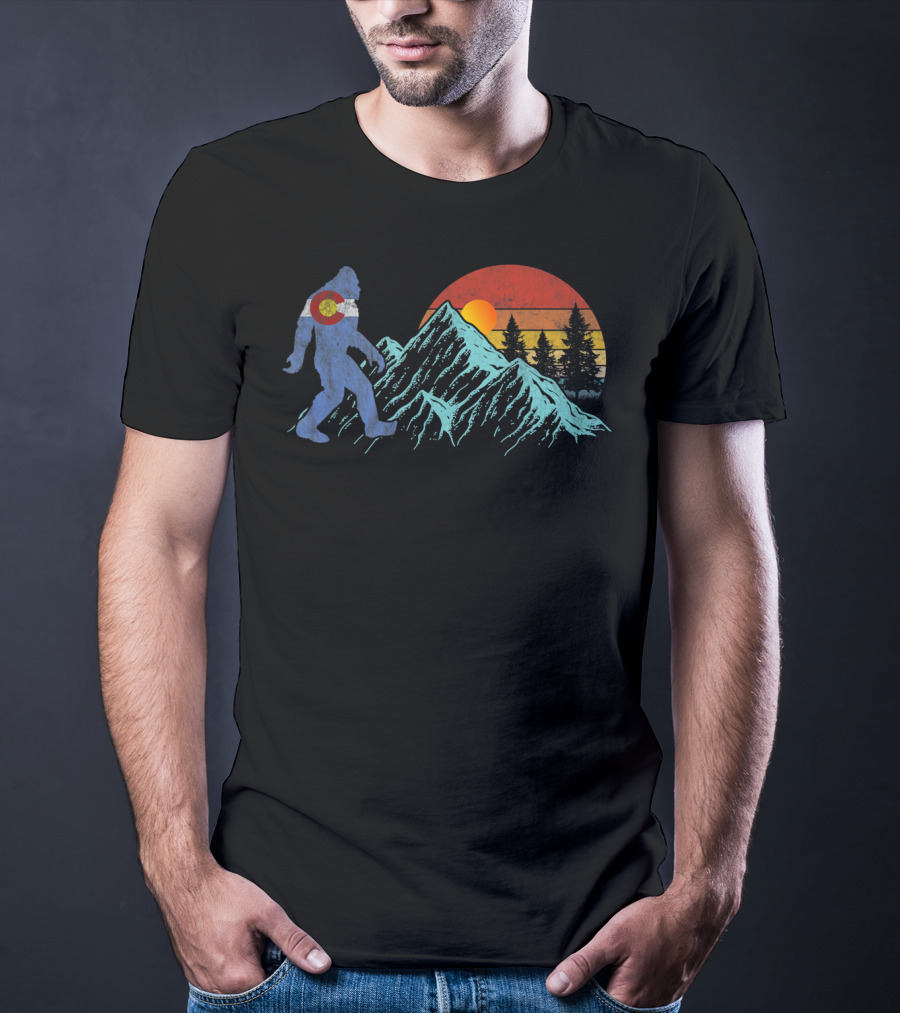 Bigfoot Colorado Flag Retro Sun Mountains And Trees T-Shirt