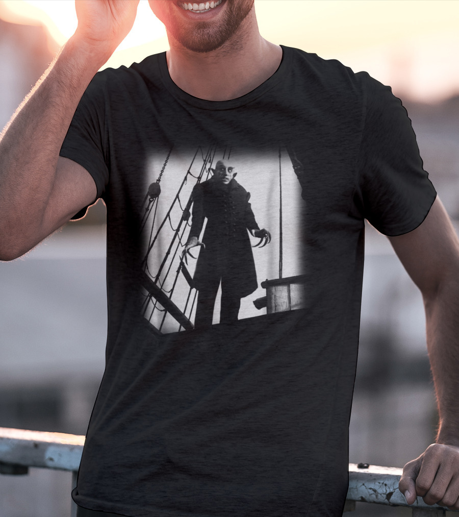 Nosferatu Vampire Classic Horror Black Dracula Iconic Ship Scene T-Shirt