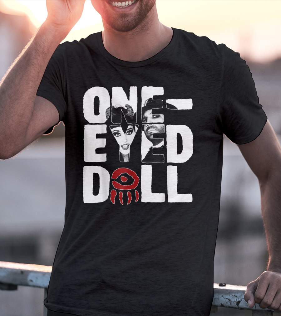 OneEyed Doll Band Selfie Eye Classicfit T-Shirt
