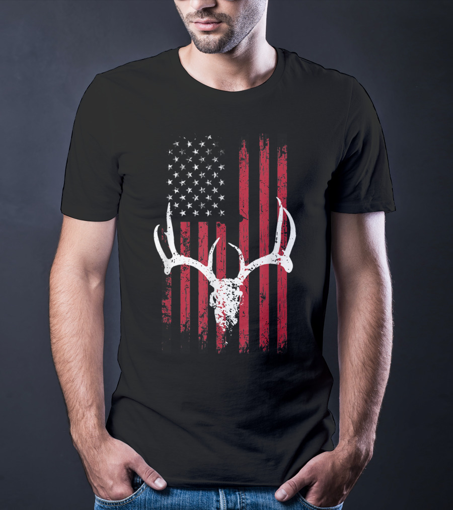 Vintage Deer USA Flag Animals Lover Antlers Rustic Patriotic T-Shirt